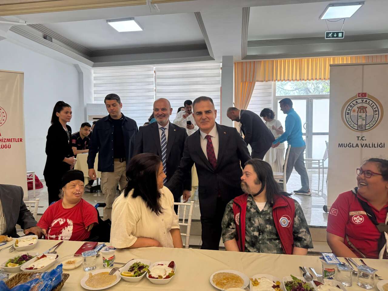 Menteşe’de Anlamlı Buluşma: Vali Akbıyık Engelli Bireylerle Bir Araya Geldi 3